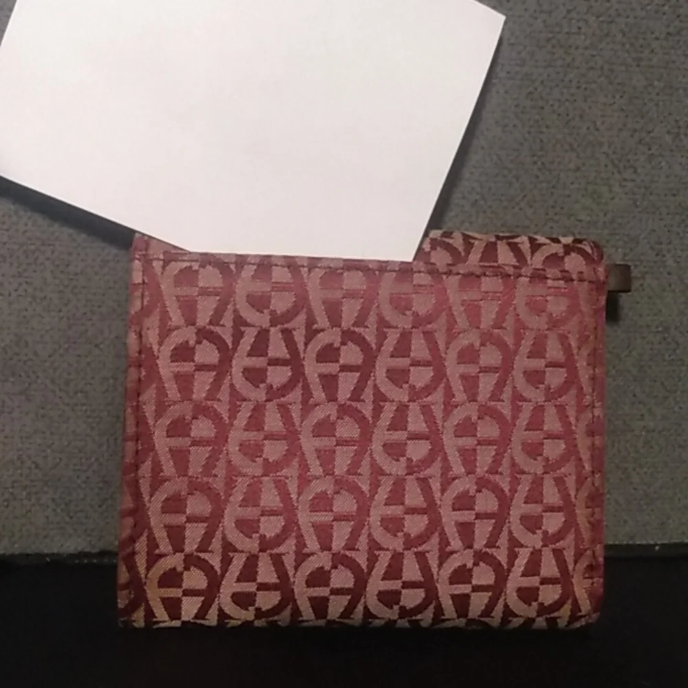 Trifold Wallet - Picture 3 of 4